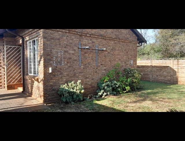 2 BEDROOM PROPERTY TO RENT IN ROOIHUISKRAAL NORTH